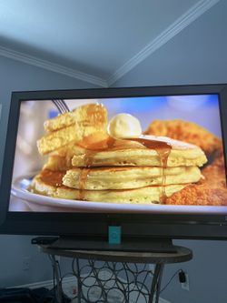 55 inch VIZIO FLAT SCREEN WITH WALL MOUNT