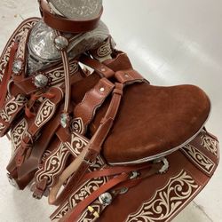 Nueva montura charra súper Pitiada original con Herrage y fuste plateado completo