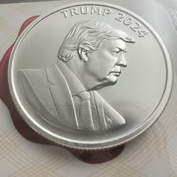 1oz Troy .999 Fine Silver Trump Round 