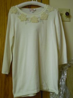 New No Tags Quacker Factory pearl floral beaded whtie 3/4 sleeved tunic sweater Small