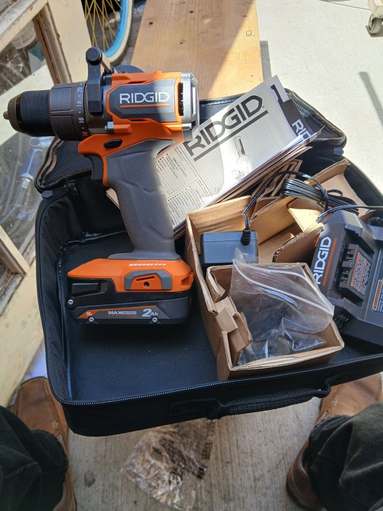 Ridgid 18v Brushless 1/2 Inch Drill Drive Kit Battery And Charger And Bag