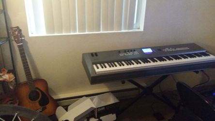 Yamaha MM8 Keyboard