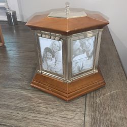 Lenox Rotating Photo Carousel Frame – Holds 6 Photos – Wood & Silver Finish