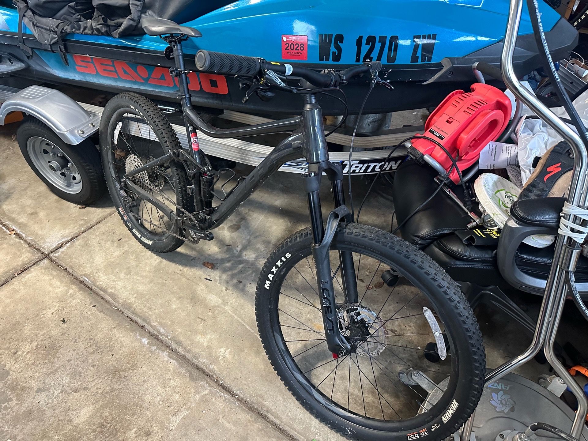 Giant Stance 27.5 full suspension mountain bike Size Large