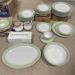 90 Pieces porcelain dinnerware set