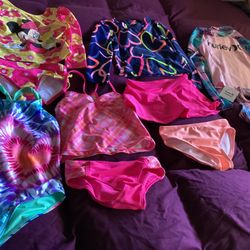 Size 4 & 5 Some Are Hurley Brand All For $20