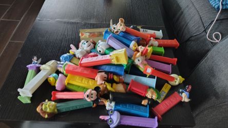 Vintage candy  Pezs , selling all fir $40