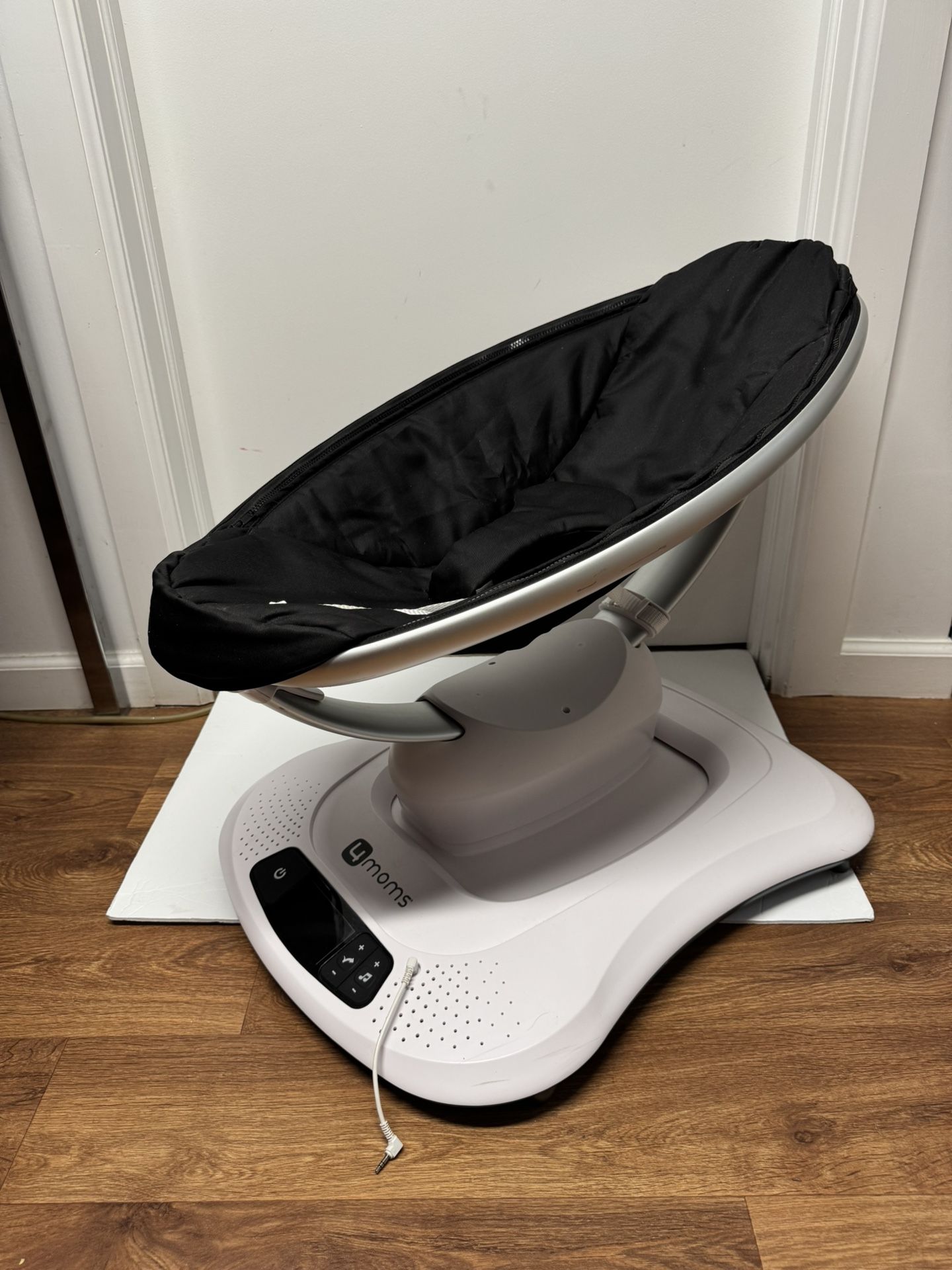 4MOMS MamaRoo Multi-Motion Baby Swing Black White