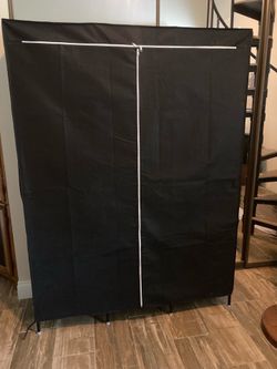 Portable wardrobe/closet