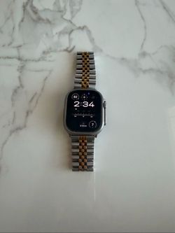 Apple Watch Ultra 2 GPS + Cellular, 49mm Titanium Case