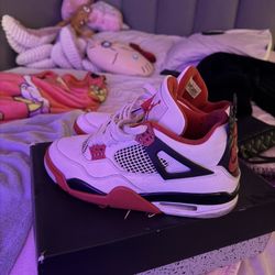 Jordan 4 fire red 