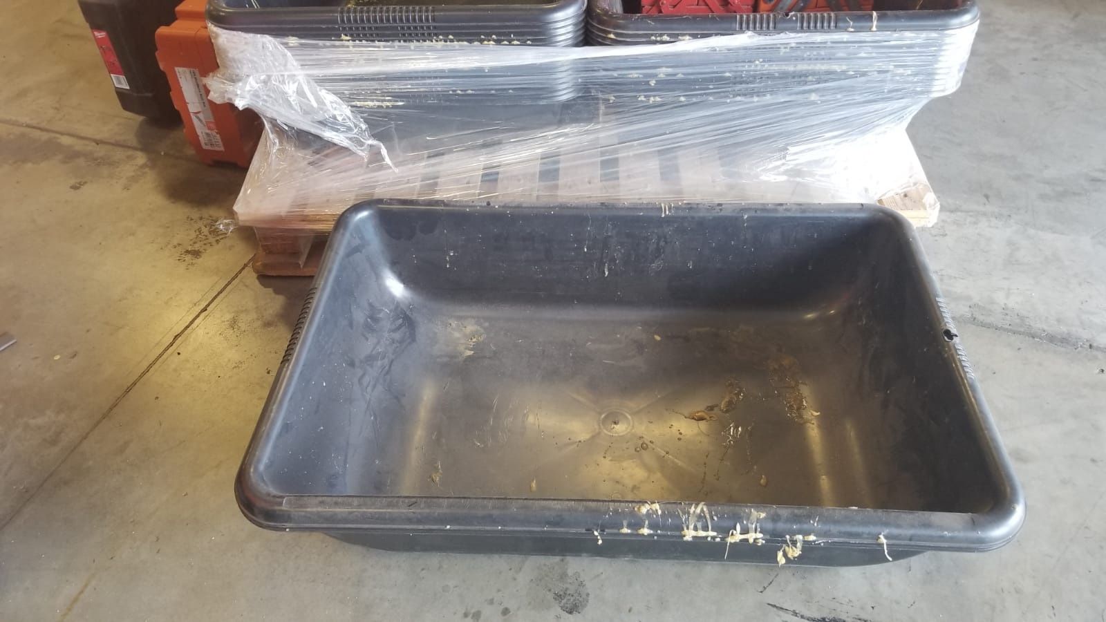 Large concrete mixing tub