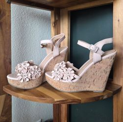 6.5 woman pink wedges Carlos Santana