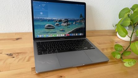 2020 Intel i5 13” MacBook Pro 512GB SSD 16GB RAM Space Gray