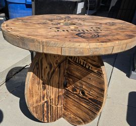 Cable reel table