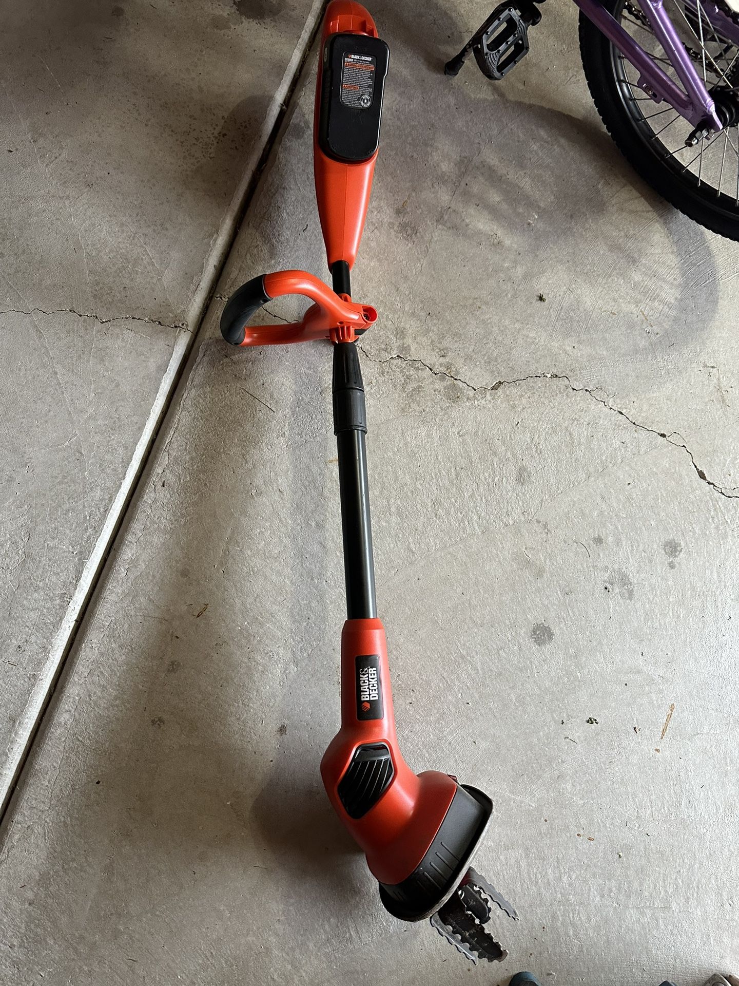 Black & Decker 18v Cordless Garden Tiller / Dirt Cultivator