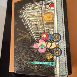 Louis Vuitton Pre-Owned 2022 Monogram Vivienne in Paris Victorine Wallet