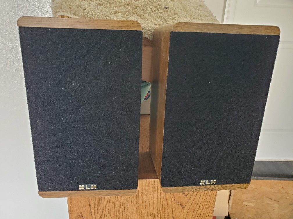 KLH Bookshelf Speakers