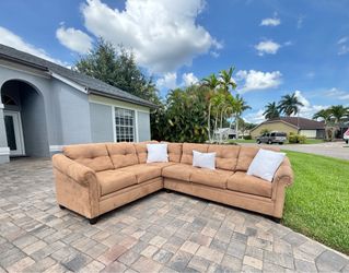 Cindy Crawford 2-Piece Sectional Couch 🚚 FREE DELIVERY 🚚