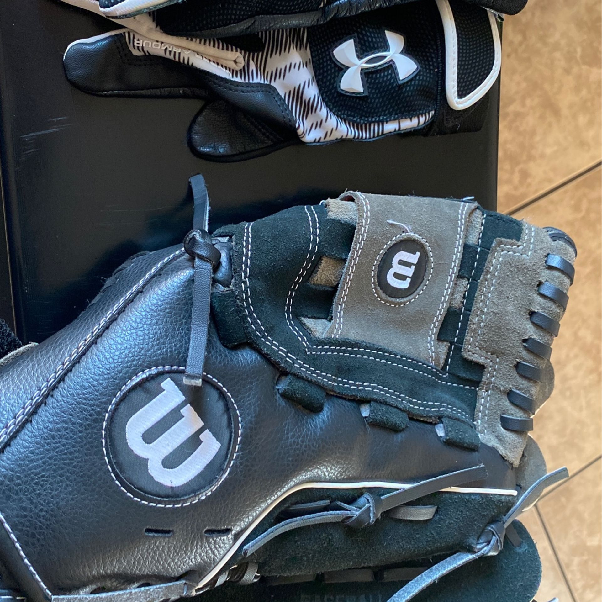 wilson baseball glove / under armour batting gloves