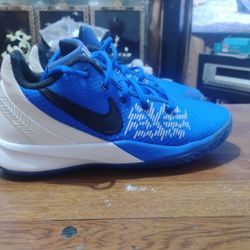 Boys Nike Kyrie Size 3.5y $20