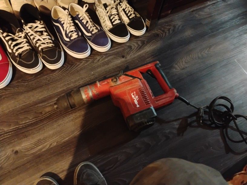 Hilti Te74 Hammer Drill