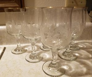 Set of 6 Winter/Christmas themed wine glasses