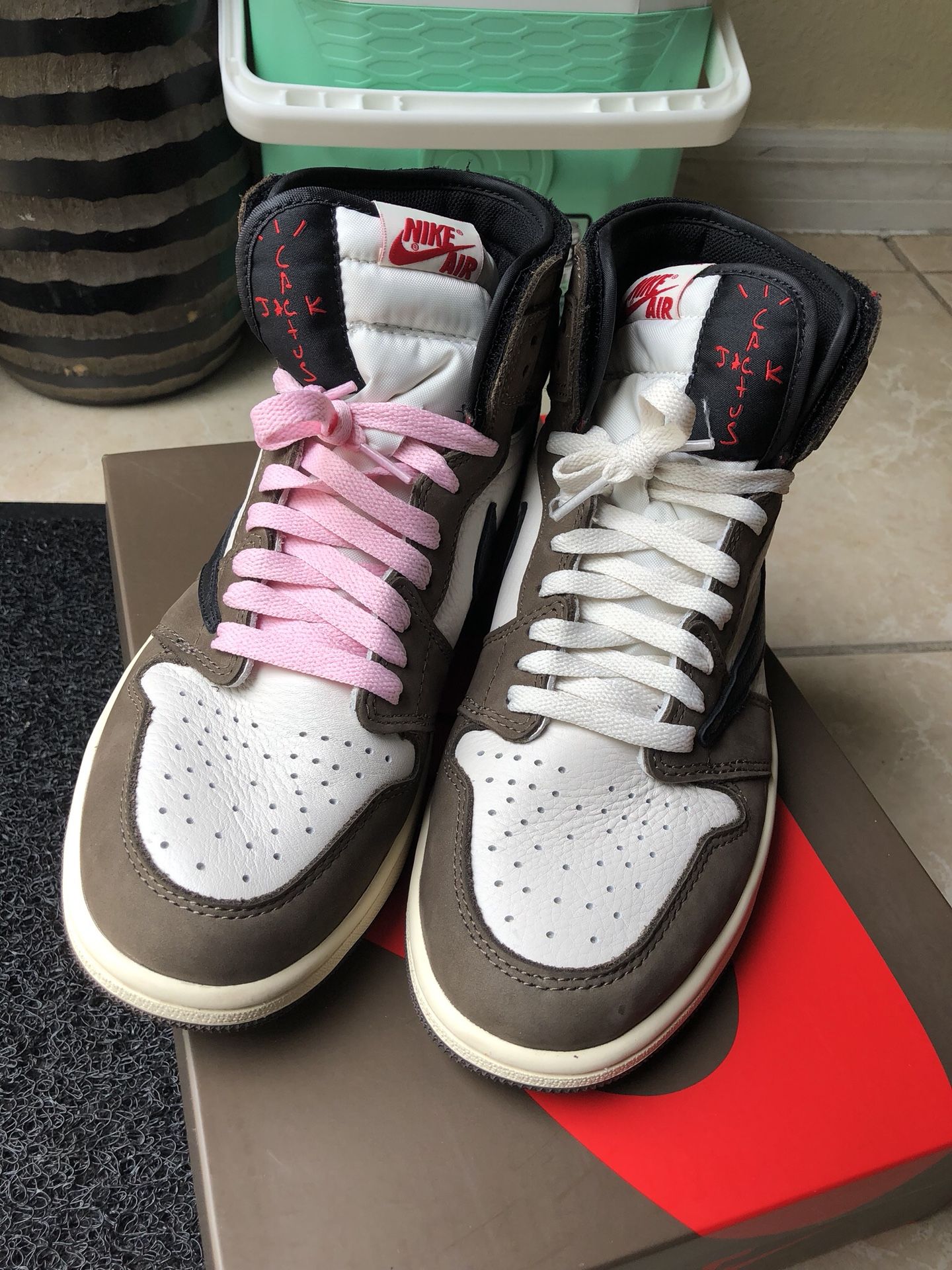 Travis Scott jordan 1 (gucci, off white, balenciaga) for Sale in Miami, FL - OfferUp