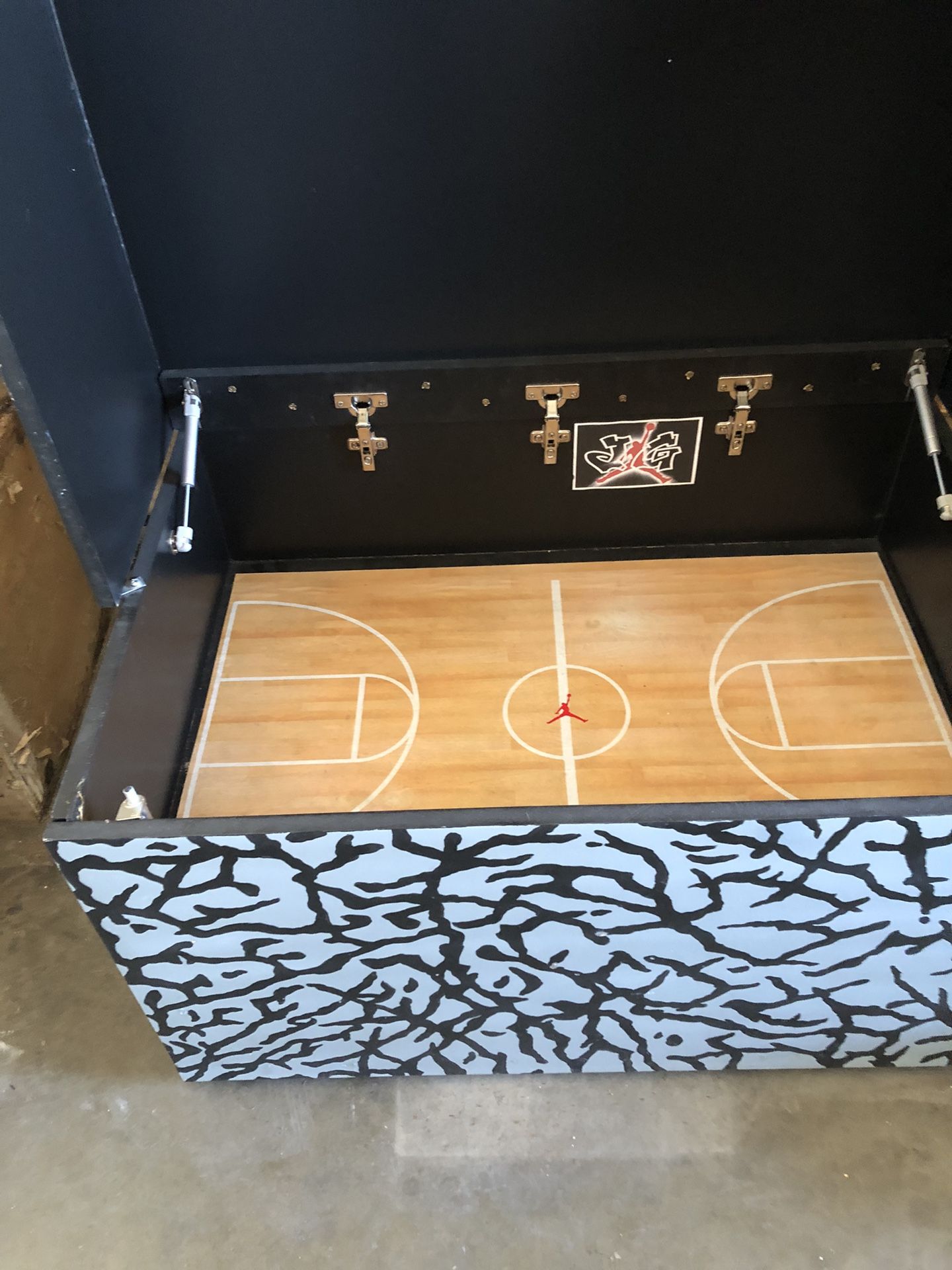 Jordan's Shoe Box 37x27x25 Will Not Ship for Sale in Oakley, CA