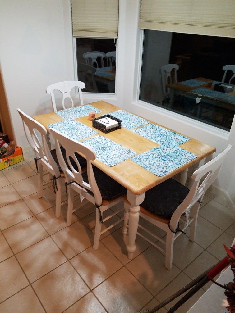 Table With Bench And 4 Chair! Solid Wood.