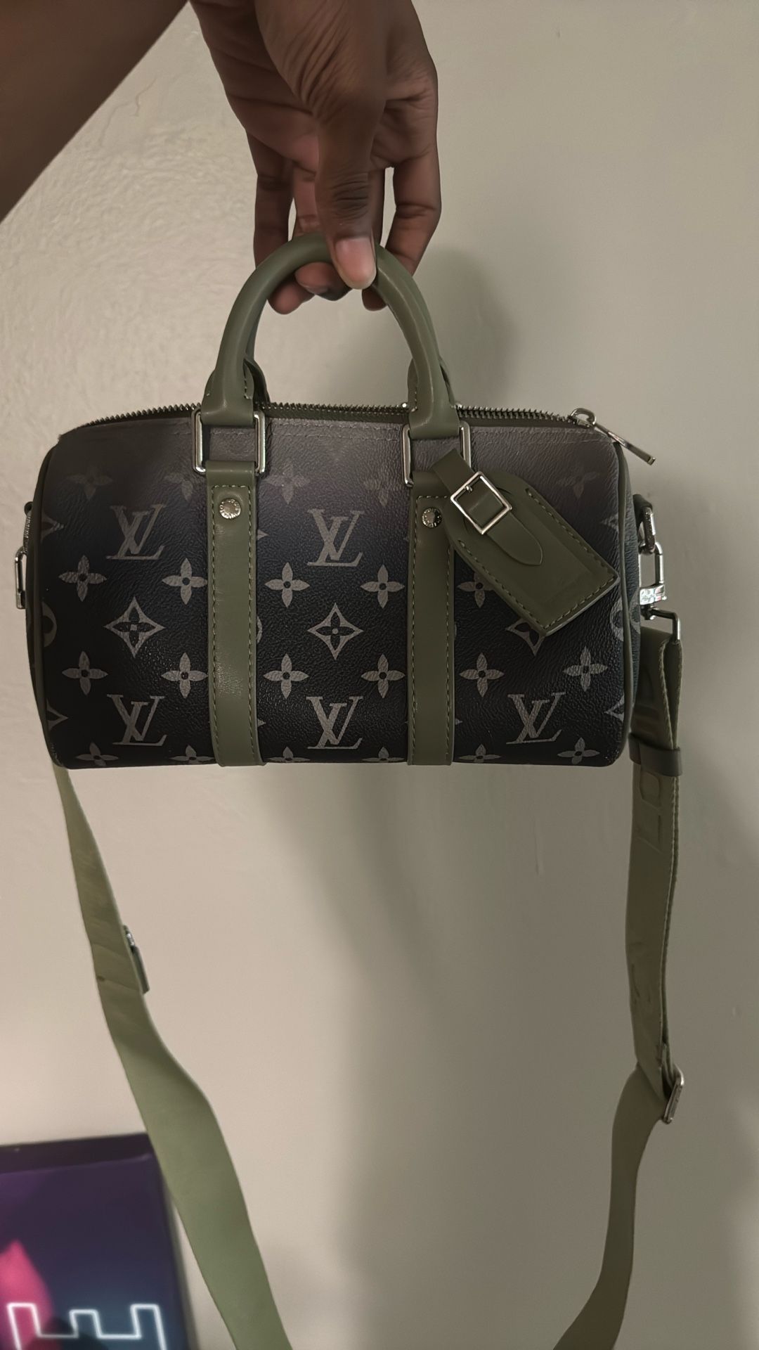 LV $100