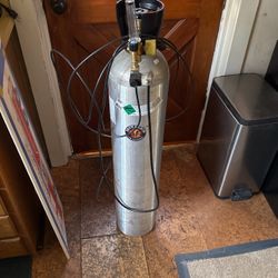 CO2 Tanks & Regulator Equipment 