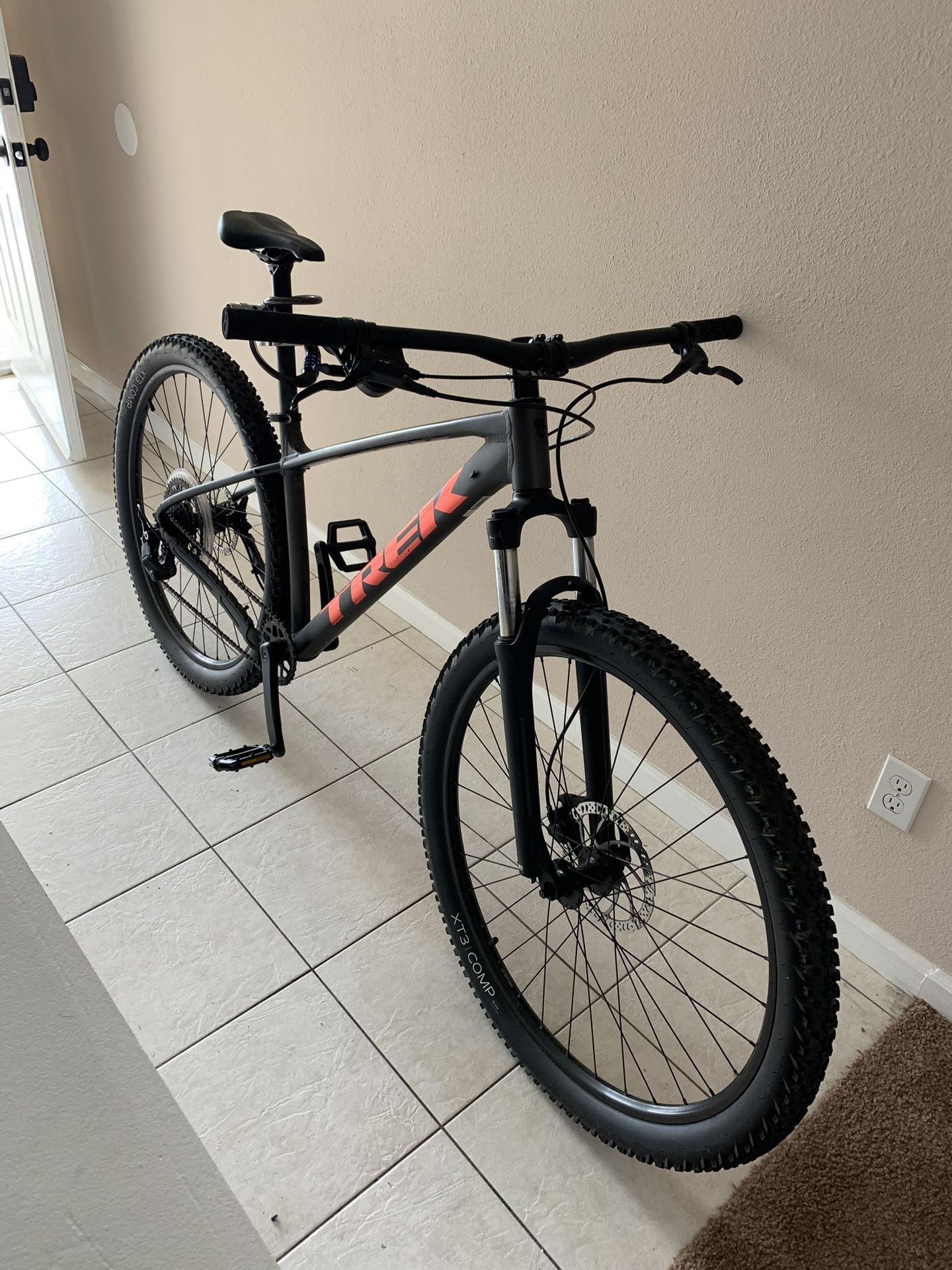 Trek Marlin 5 Mountain Bike