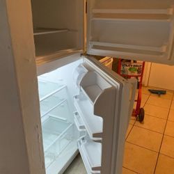 Top & BOTTOM WHITE REFIGERATOR- VERY GOOD CONDITIONS 