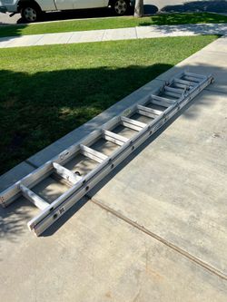 20 ft Louisville Aluminum Extension Ladder - No Dents/Excellent Condition