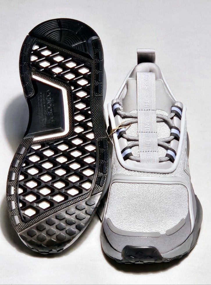 WOMEN'S SIZE 5: ADIDAS NMD_R1 SNEAKERS!!