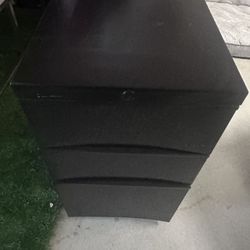 FREE Metal filing cabinet