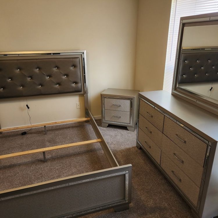 New Queen Bedroom Set With LED Lights (Please Read Description)