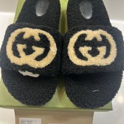 GUCCI Black Logo INTERLOCKING G SHEARLING Slides/Sandals