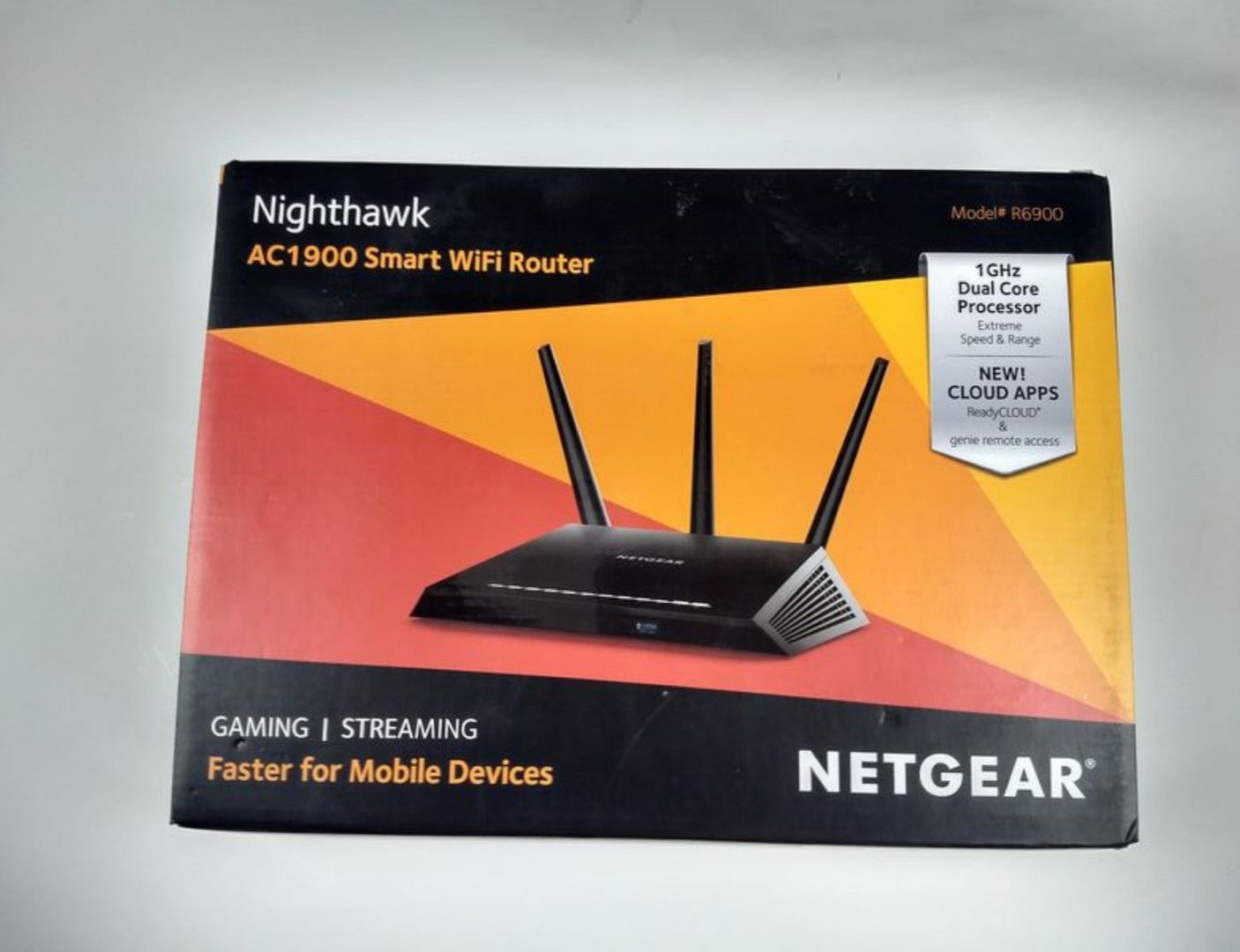 NETGEAR Nighthawk AC1900 Smart WiFi Router – Dual Band Gigabit (R6900-100NAS)