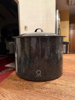 MARTHA STEWART EVERYDAY COLLECTION SPECKLED ENAMELWARE 12 QUART STOCKPOT 2 Available $20 EACH