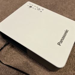  Panasonic PT-D3500U Projector