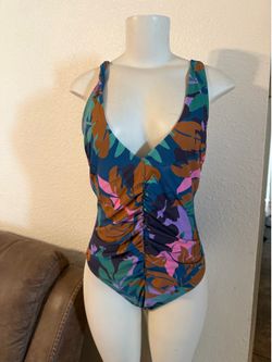 Women’s swimsuites large