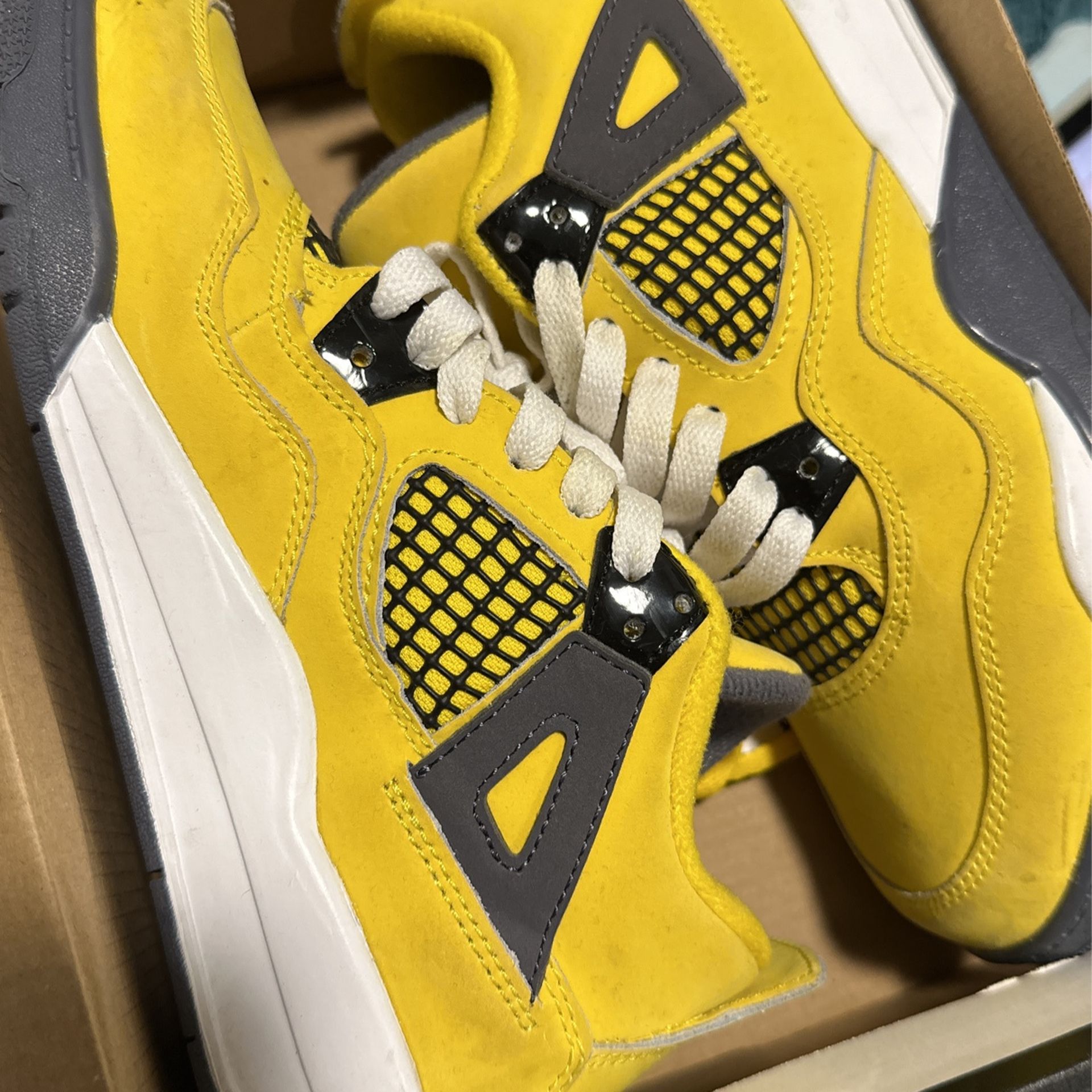 Jordan 4 Retro