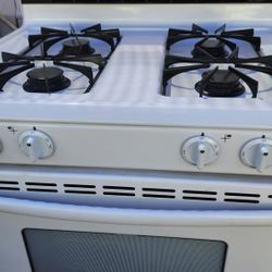 Magic Chef Stove Very Clean Works Great 