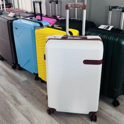 🧳 BRAND NEW 28” LARGE CHECKED LUGGAGE – PICKUP S. DURANGO & 215 (NEAR IKEA) 🧳  ✈️ Travel in style with this brand new 28” hard-shell suitcase, perfe