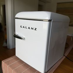 Galanz Retro Mini Fridge 1.7L