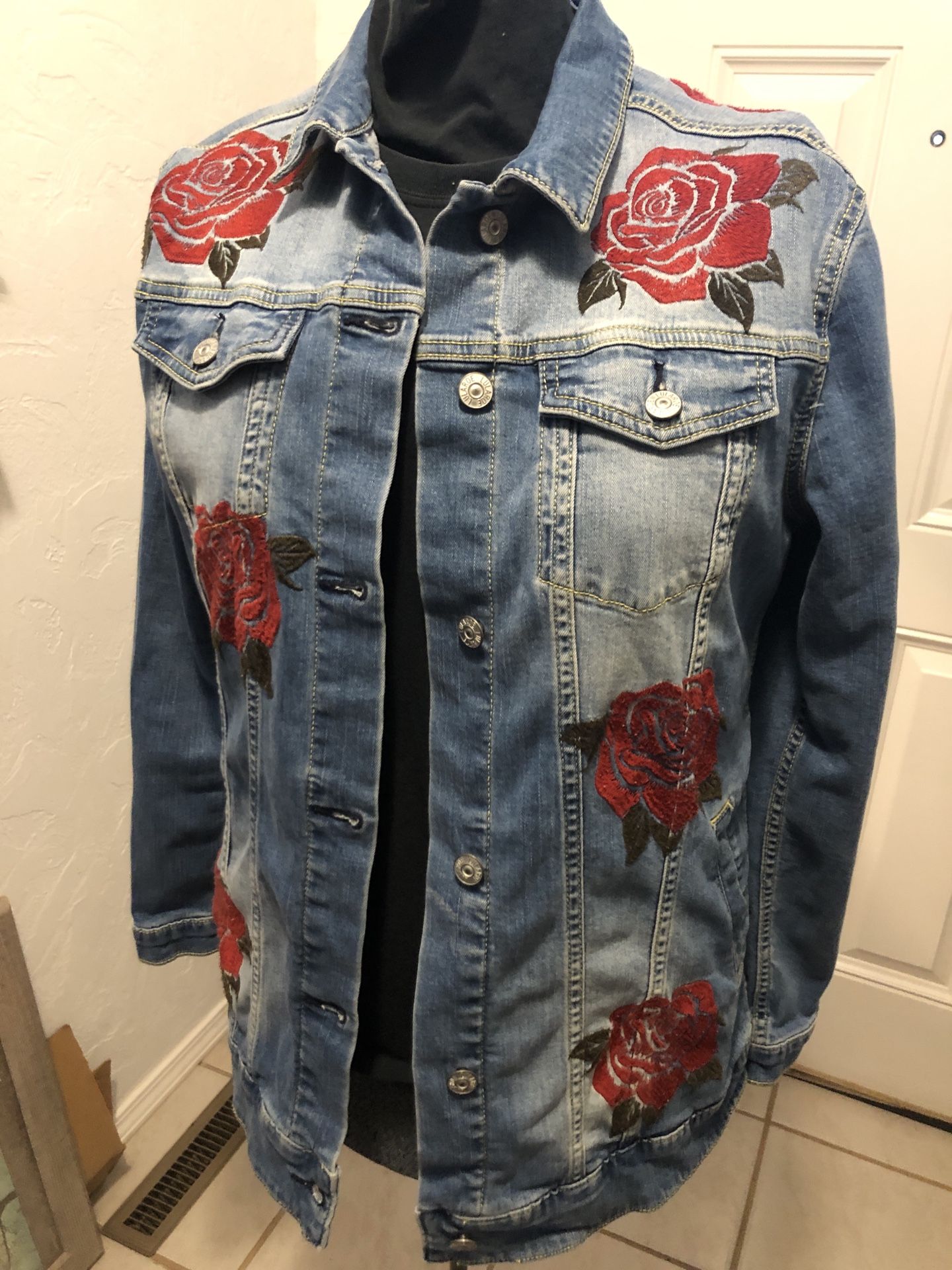 Lularoe Demin Jean Jacket Embroidered Roses Size Medium 