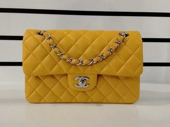 Chanel Yellow Quilted Lambskin Medium Flap Yellow Purse Rm0825izxz