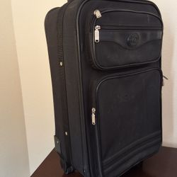 Lewis & Hyde 21" Spinner Suitcase – Compact, Stylish & Easy-Rolling Travel Bag

